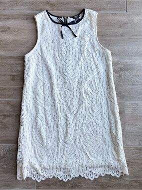 Forever 21 Sleeveless White Lace Shift Dress with Contrast Tie